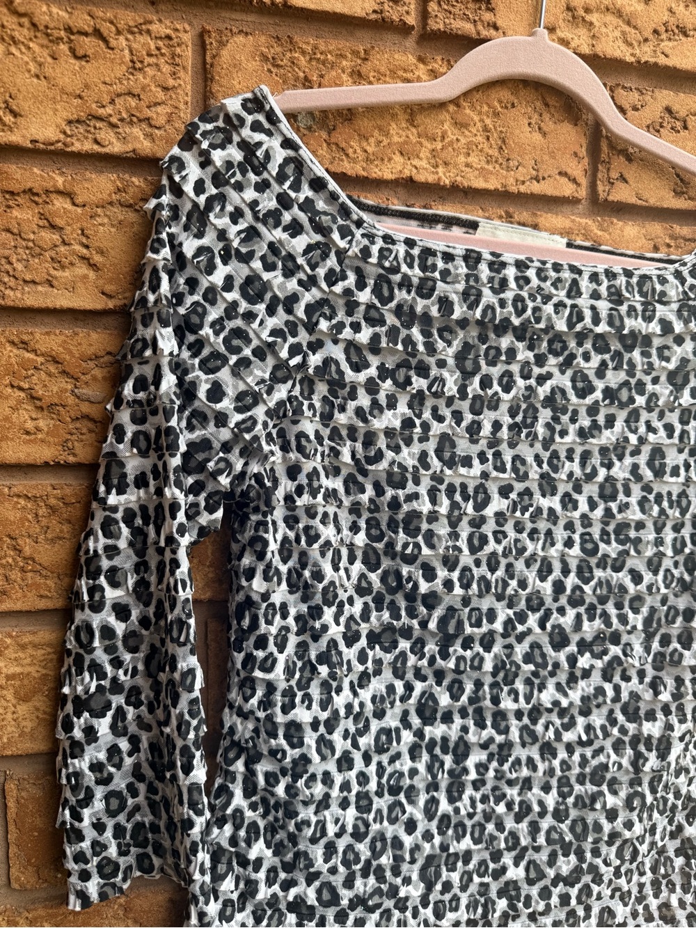 4/$25 • Zoe Boat Neck Ruched Leopard Print Fitted Shirt - Picture 2 of 5